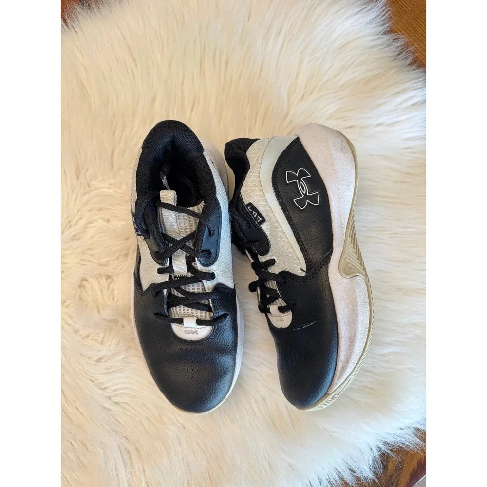 Under Armour youth size 3‎ black and white tennis shoes